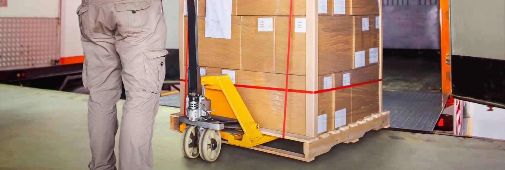 Choosing a Pallet Truck: 7 Tips to Lighten the Transport Load!