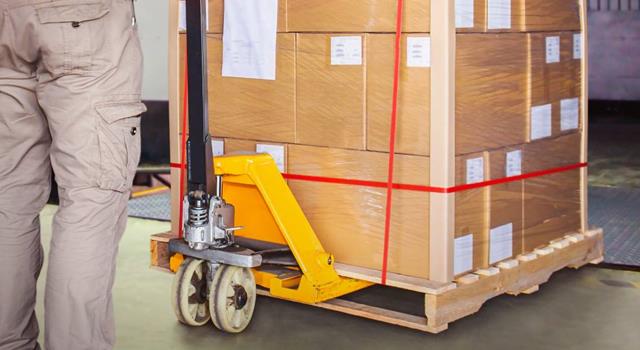 Choosing a Pallet Truck: 7 Tips to Lighten the Transport Load!